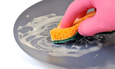met de hand afwassen